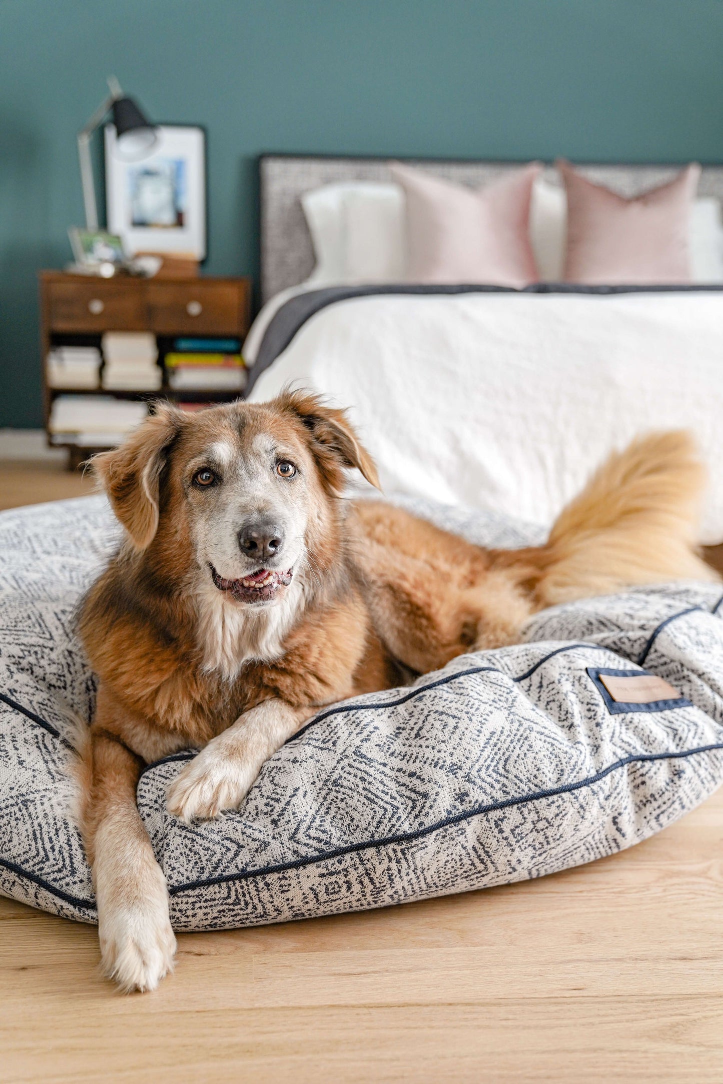 Round Pet Bed in Sapphire Spaniel